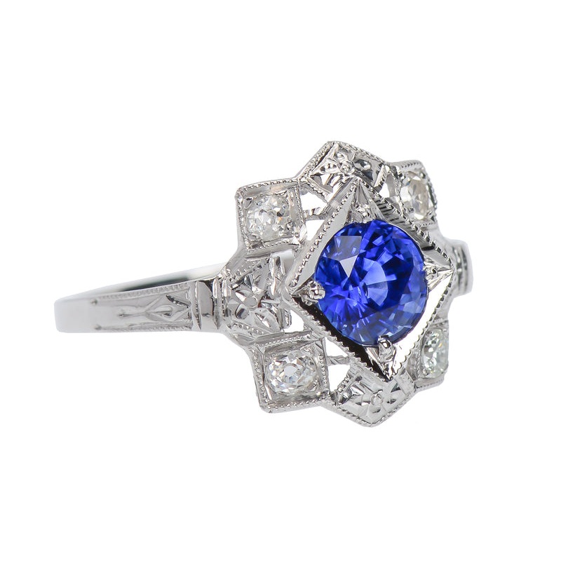 Vintage Style Sapphire Engagement Ring Extraordinaire